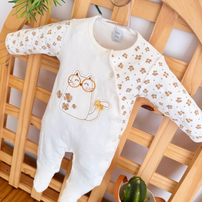 Macacão Trape Zape- Gatinha com Óculos - Off White com Flores Beges